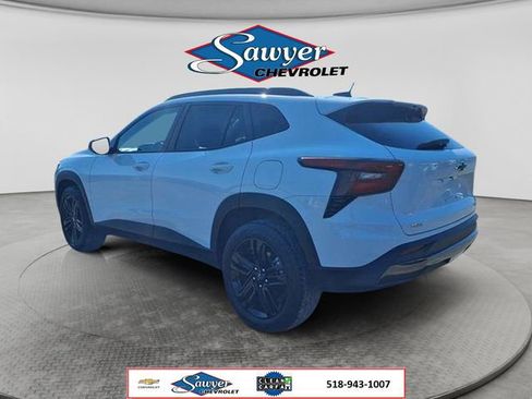 Used 2024 Chevrolet Trax ACTIV w/ Sunroof Package FWD image 5
