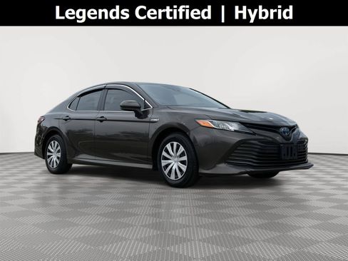 Used 2018 Toyota Camry LE FWD image 1