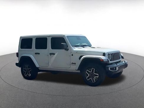 Used 2025 Jeep Wrangler Unlimited Sahara AWD/4WD image 2