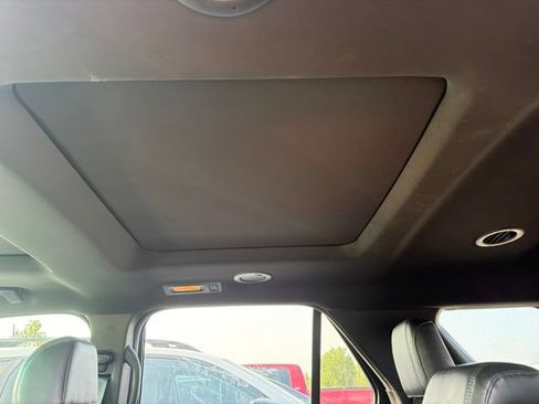 Used 2016 Ford Explorer XLT w/ Equipment Group 202A AWD/4WD image 9