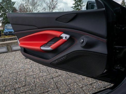 Used 2021 Ferrari F8 Tributo image 34