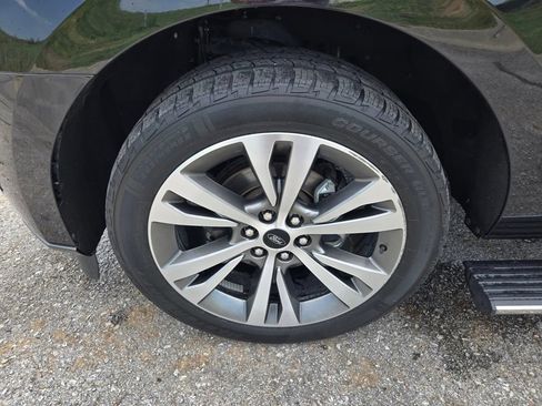 Used 2020 Ford Expedition Limited w/ Equipment Group 302A AWD/4WD image 10