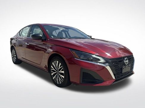 Used 2025 Nissan Altima 2.5 SV FWD image 7