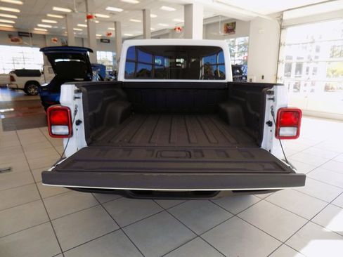 Certified 2025 Jeep Gladiator Nighthawk image 8