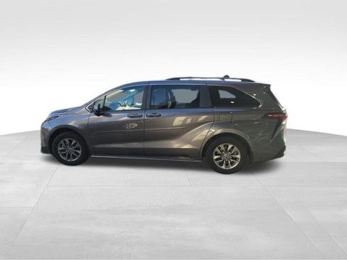 Used 2024 Toyota Sienna LE FWD image 8