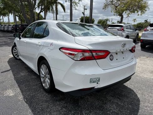 Used 2020 Toyota Camry LE image 2
