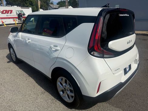 Used 2023 Kia Soul LX w/ LX Technology Package FWD image 3