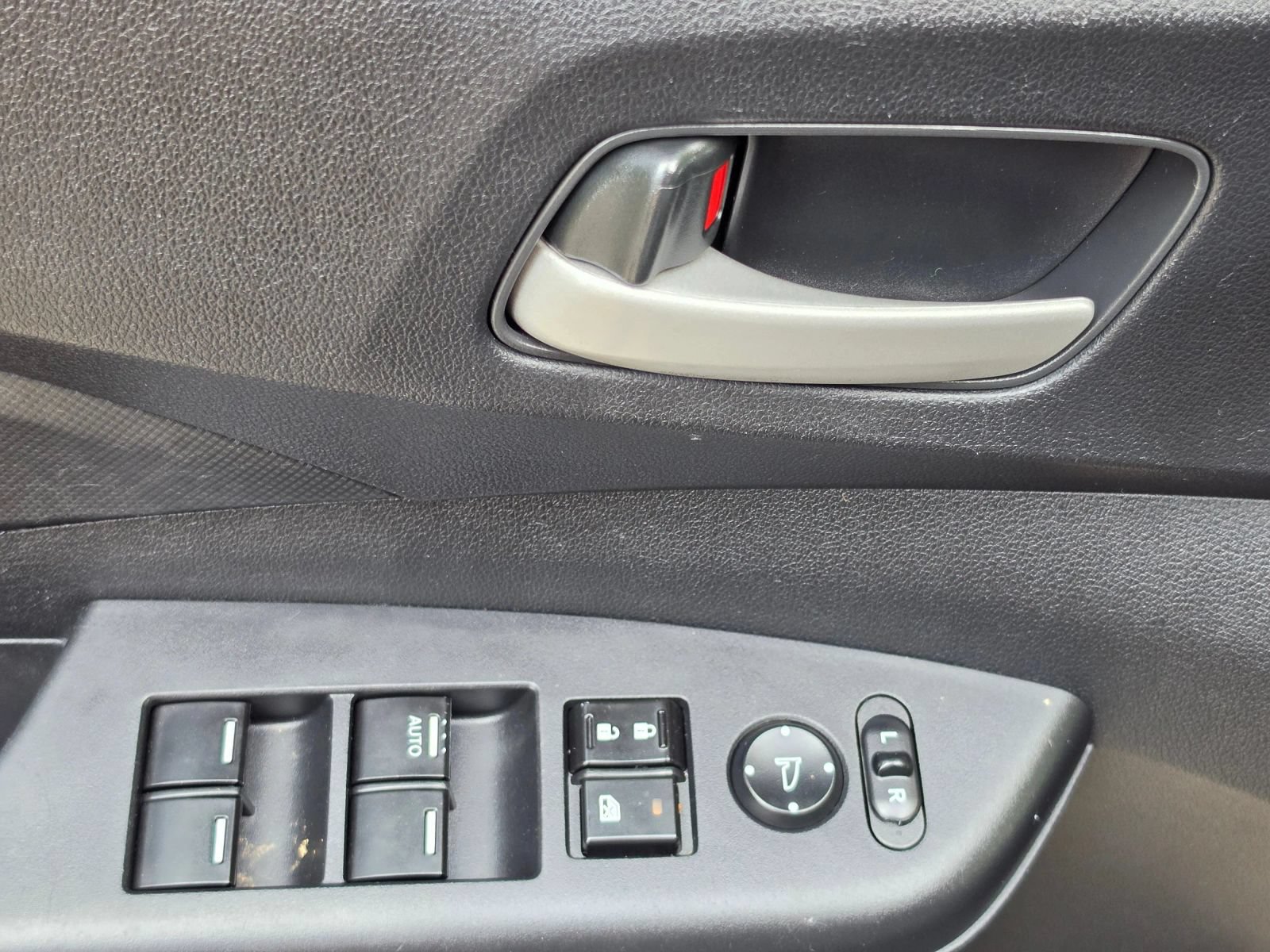 Used 2015 Honda CR-V LX image 20