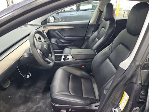 Used 2021 Tesla Model 3 Standard Range Plus image 9