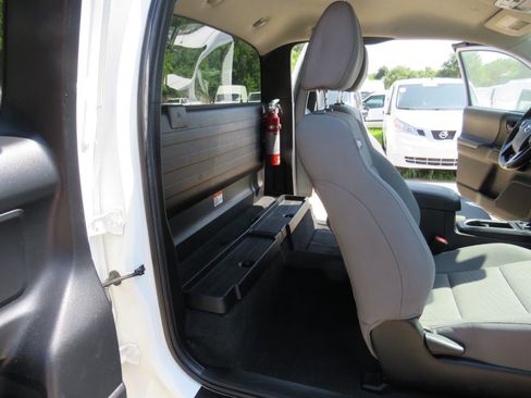 Used 2022 Toyota Tacoma SR AWD/4WD image 20