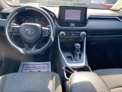 Used 2021 Toyota RAV4 XLE FWD image 9