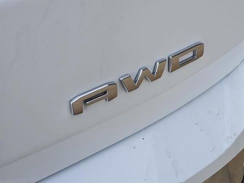 Used 2023 GMC Terrain SLT image 8