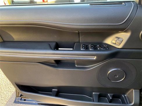 Used 2024 Ford Expedition XLT image 24