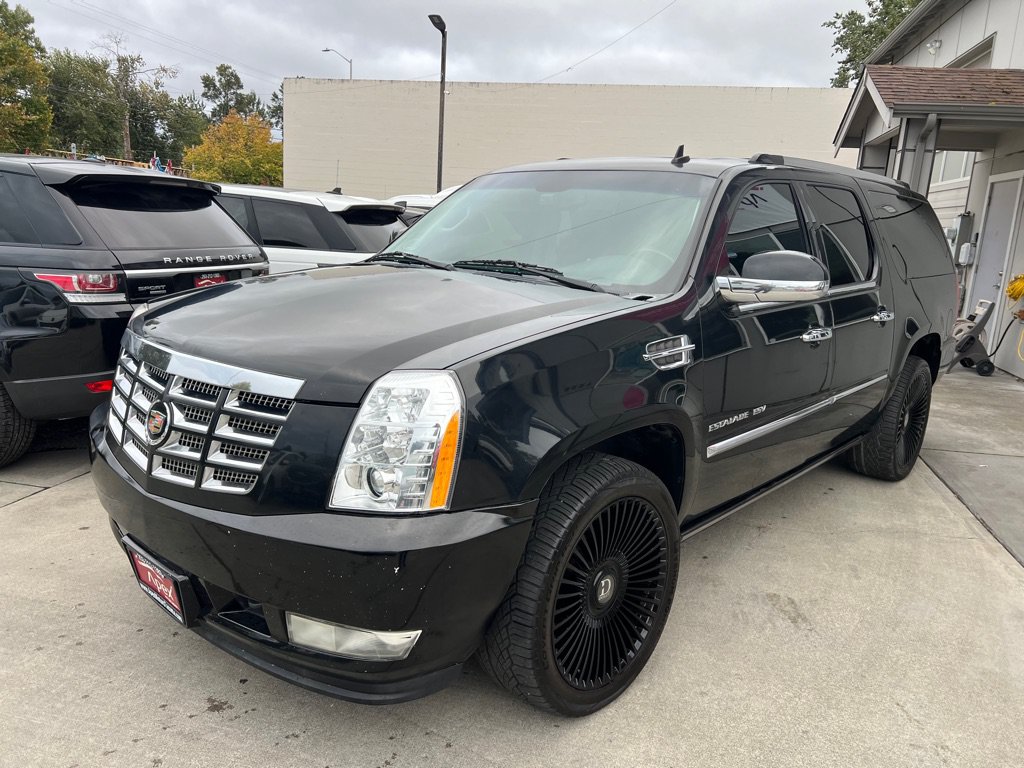 Used 2013 Cadillac Escalade ESV Luxury RWD image 3
