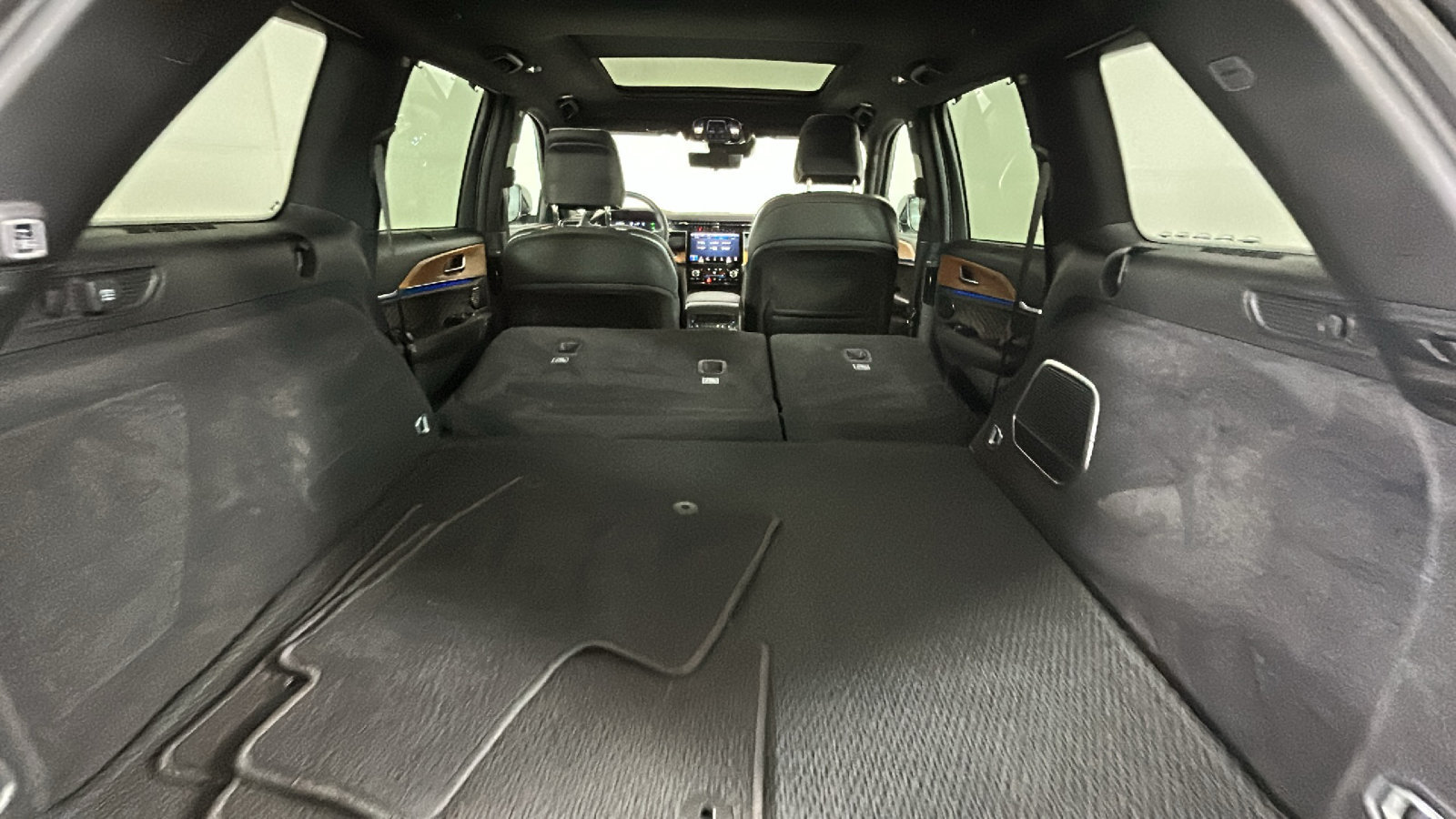 Used 2022 Jeep Grand Cherokee Summit AWD/4WD image 35