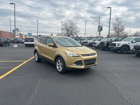 Used 2015 Ford Escape SE image 3