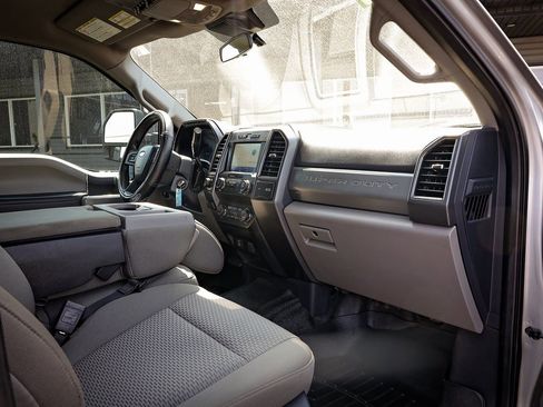 Used 2022 Ford F350 XLT w/ Camper Package image 27