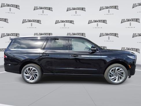New 2026 Lincoln Navigator L Reserve AWD/4WD image 6