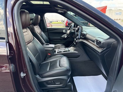 Used 2022 Ford Explorer Platinum w/ Equipment Group 601A AWD/4WD image 40