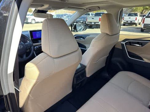 Used 2025 Toyota RAV4 XLE w/ Convenience Package image 14