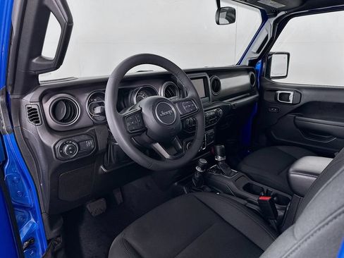 Used 2023 Jeep Gladiator Sport AWD/4WD image 9