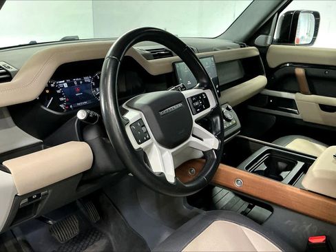 Used 2023 Land Rover Defender 130 X-Dynamic SE image 16