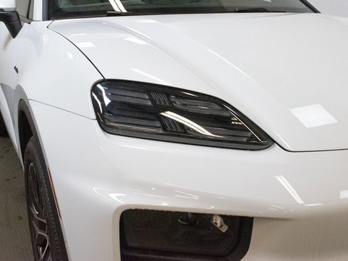 Used 2025 Porsche Macan 4S Electric image 7