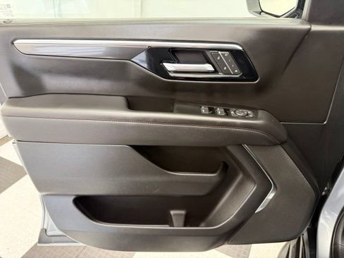 Used 2025 Chevrolet Suburban RST w/ Sun And Tow Package AWD/4WD image 17