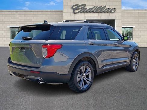Used 2023 Ford Explorer XLT w/ Equipment Group 202A AWD/4WD image 8