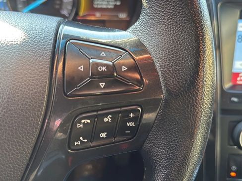 Used 2018 Ford Explorer XLT w/ Equipment Group 202A image 11