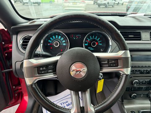Used 2013 Ford Mustang 2dr Conv V6 image 25