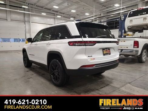 New 2026 Jeep Grand Cherokee Altitude image 5