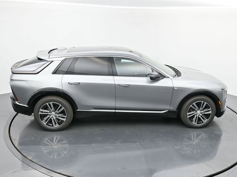 New 2025 Cadillac Lyriq Luxury image 28