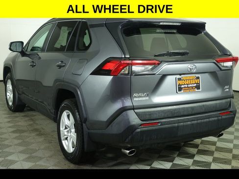 Used 2021 Toyota RAV4 XLE image 5
