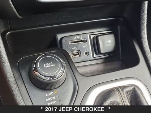 Used 2017 Jeep Cherokee Limited AWD/4WD image 24