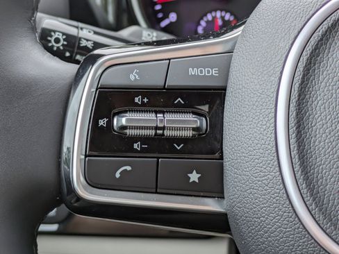 Certified 2024 Kia Carnival EX FWD image 21