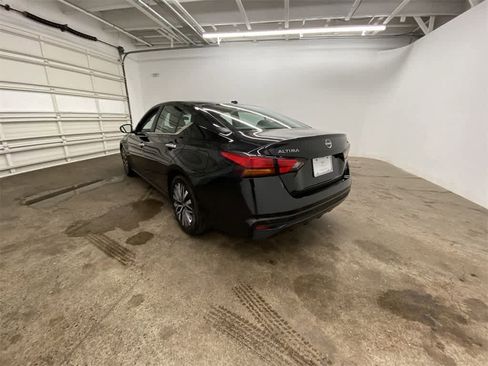 Used 2024 Nissan Altima 2.5 SV image 4