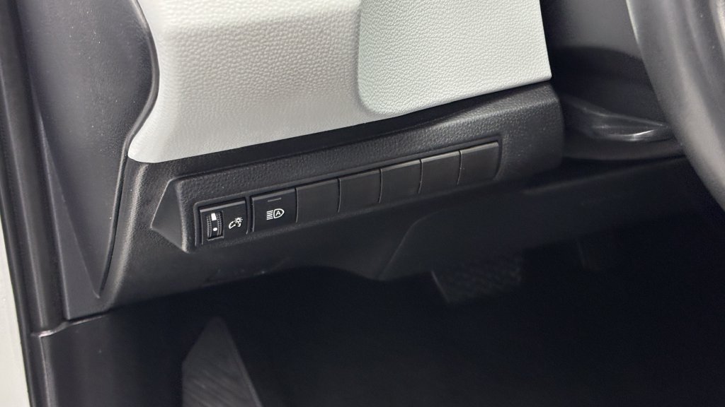 Certified 2025 Toyota Corolla SE FWD image 18