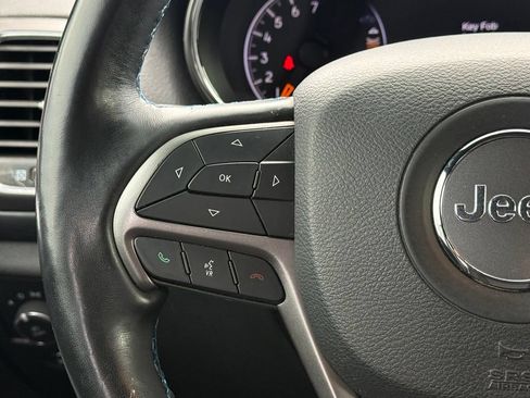 Used 2020 Jeep Grand Cherokee Laredo AWD/4WD image 10