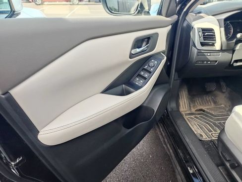 Used 2024 Nissan Rogue SV AWD/4WD image 5