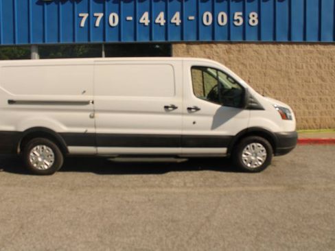 Used 2019 Ford Transit 250 148 Low Roof RWD image 20