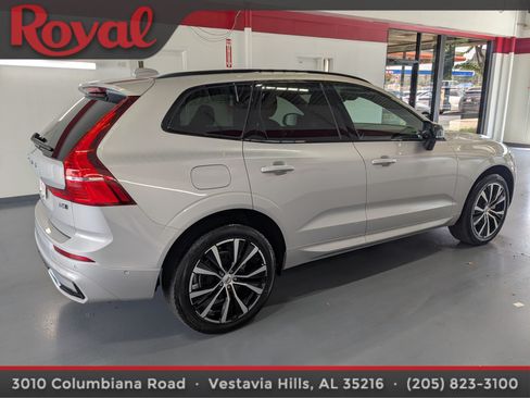 Certified 2024 Volvo XC60 B5 Plus AWD/4WD image 4