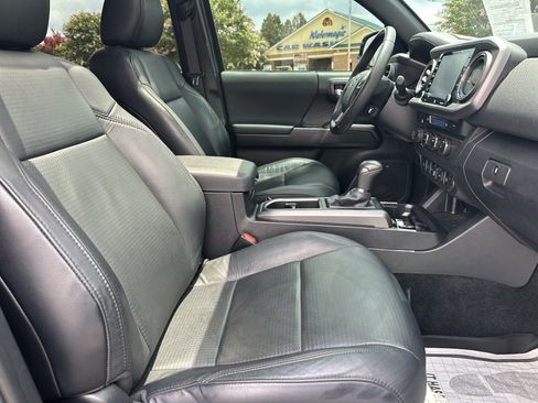 Used 2021 Toyota Tacoma TRD Sport w/ TRD Premium Sport Package AWD/4WD image 14