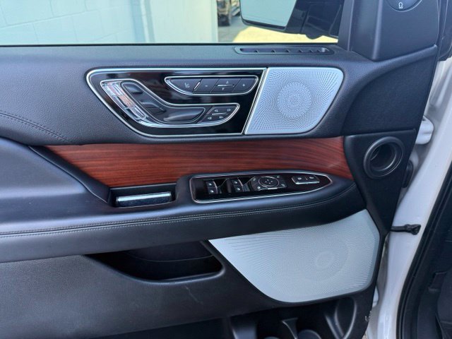 Used 2021 Lincoln Navigator Reserve w/ Luxury Package AWD/4WD image 29