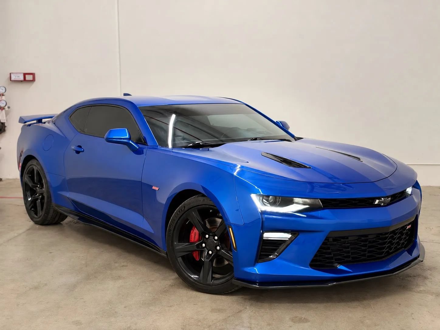 Used 2017 Chevrolet Camaro SS RWD image 2