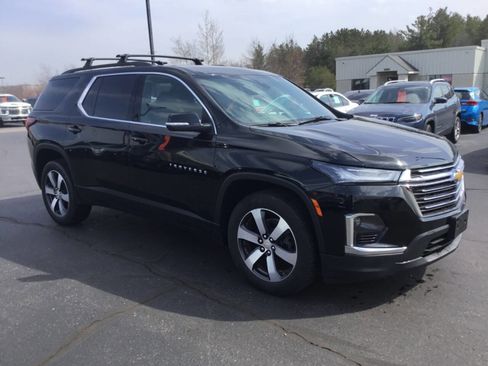 Used 2022 Chevrolet Traverse LT w/ LT Premium Package image 8