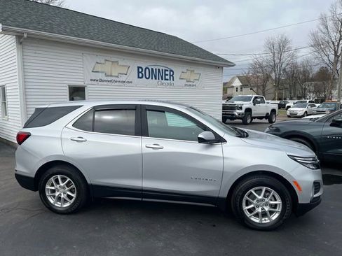 Used 2022 Chevrolet Equinox LT image 2
