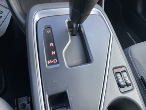 Used 2025 Subaru Crosstrek 2.0i Premium image 30