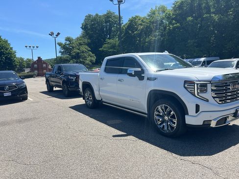Used 2022 GMC Sierra 1500 Denali w/ Denali Reserve Package AWD/4WD image 3