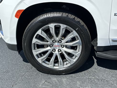 Used 2022 GMC Yukon XL Denali image 11